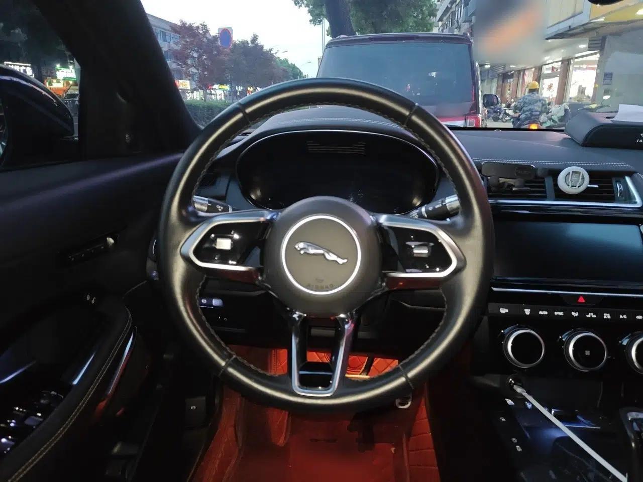 Jaguar E-PACE  — миниатюра 11