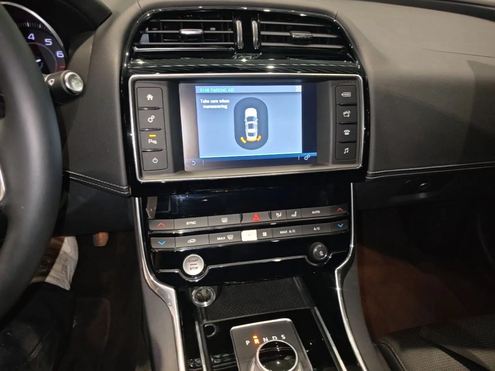 Jaguar XE 2015 2.0T 200 PS R-Sport — миниатюра 16