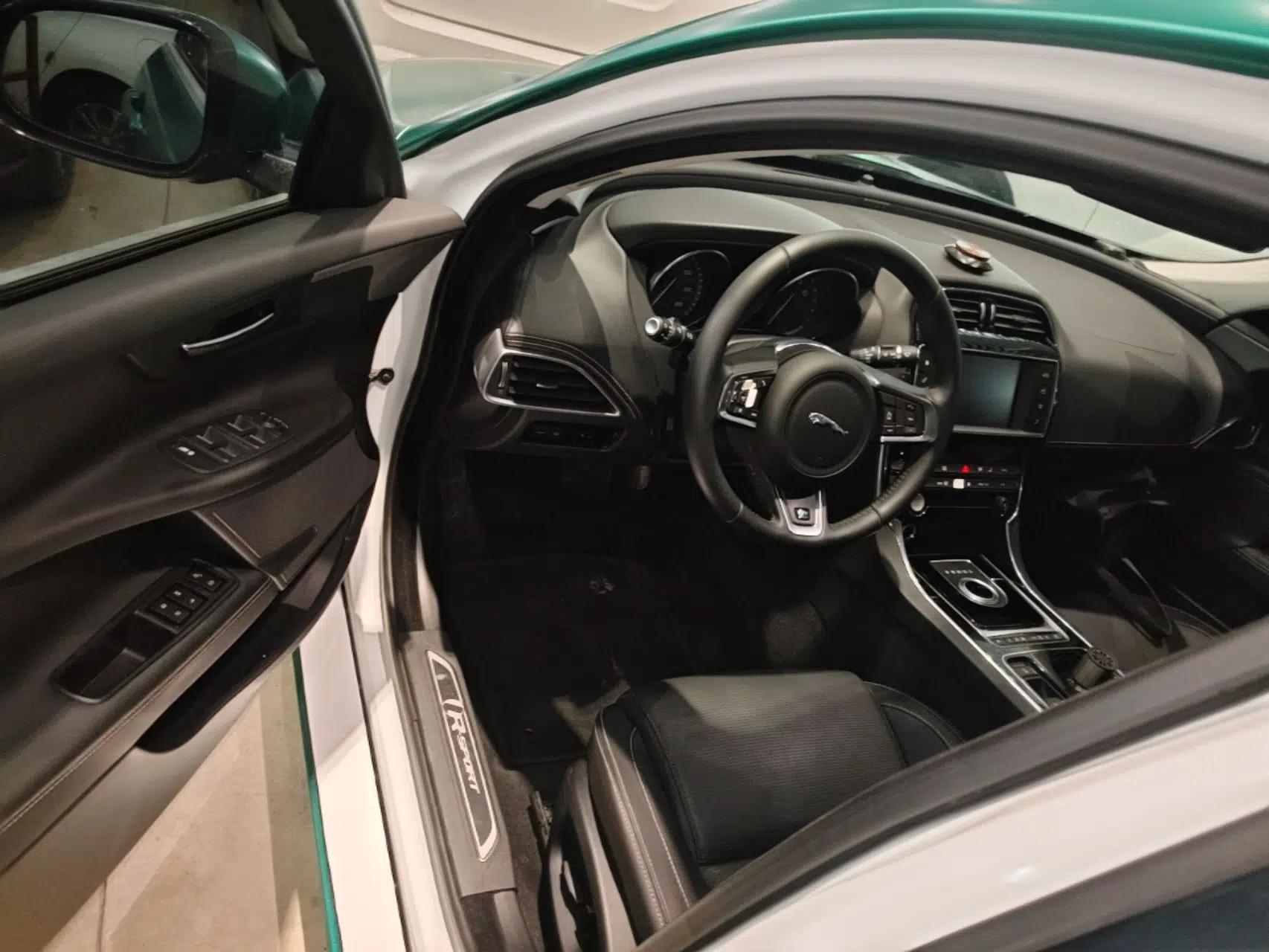 Jaguar XE 2015 2.0T 200 PS R-Sport — миниатюра 19