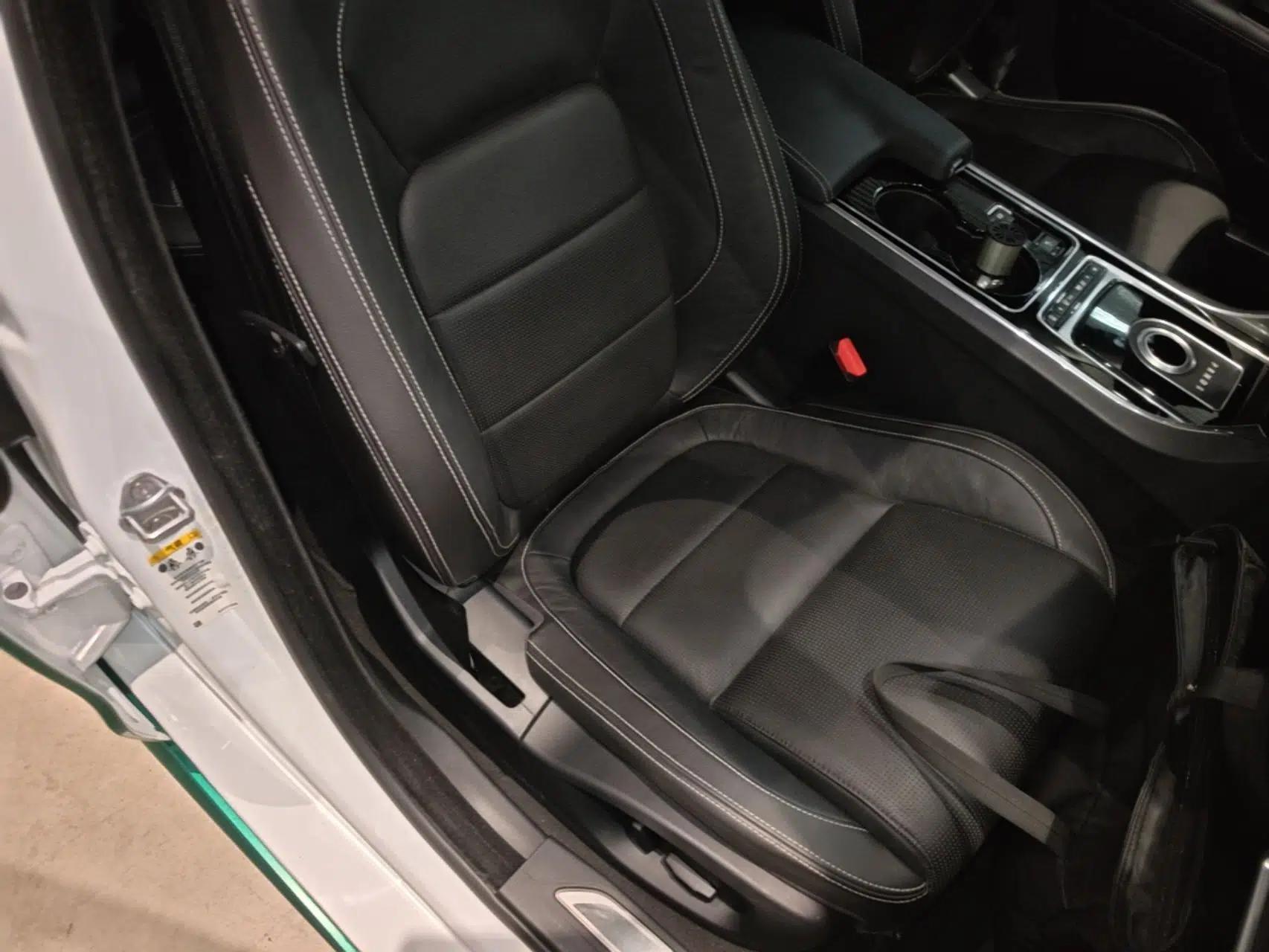 Jaguar XE 2015 2.0T 200 PS R-Sport — миниатюра 23