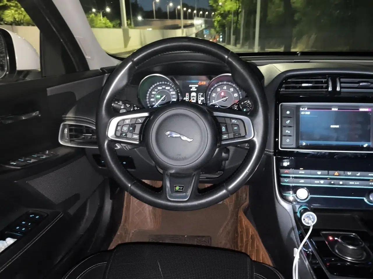 Jaguar XE 2015 2.0T 200 PS R-Sport — миниатюра 11