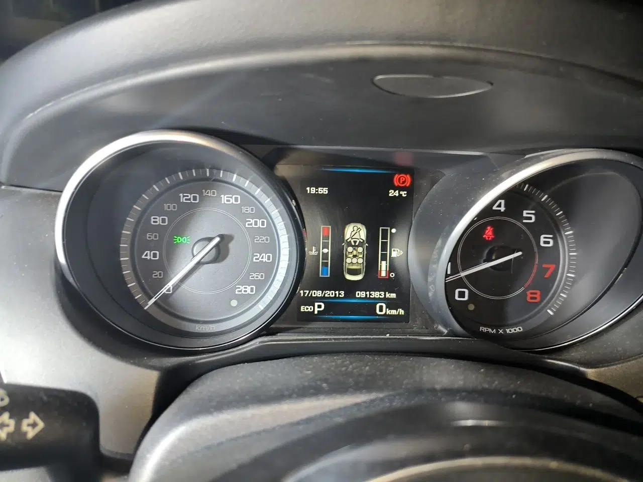 Jaguar XE 2015 2.0T 200 PS R-Sport — миниатюра 12