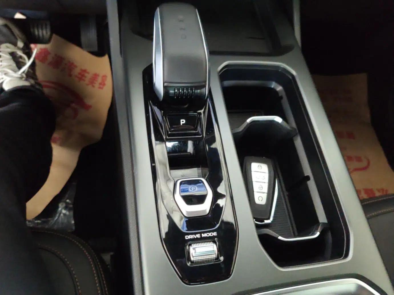Geely Auto Haoyue L 2025 2.0T DCT Luxury Edition — миниатюра 17