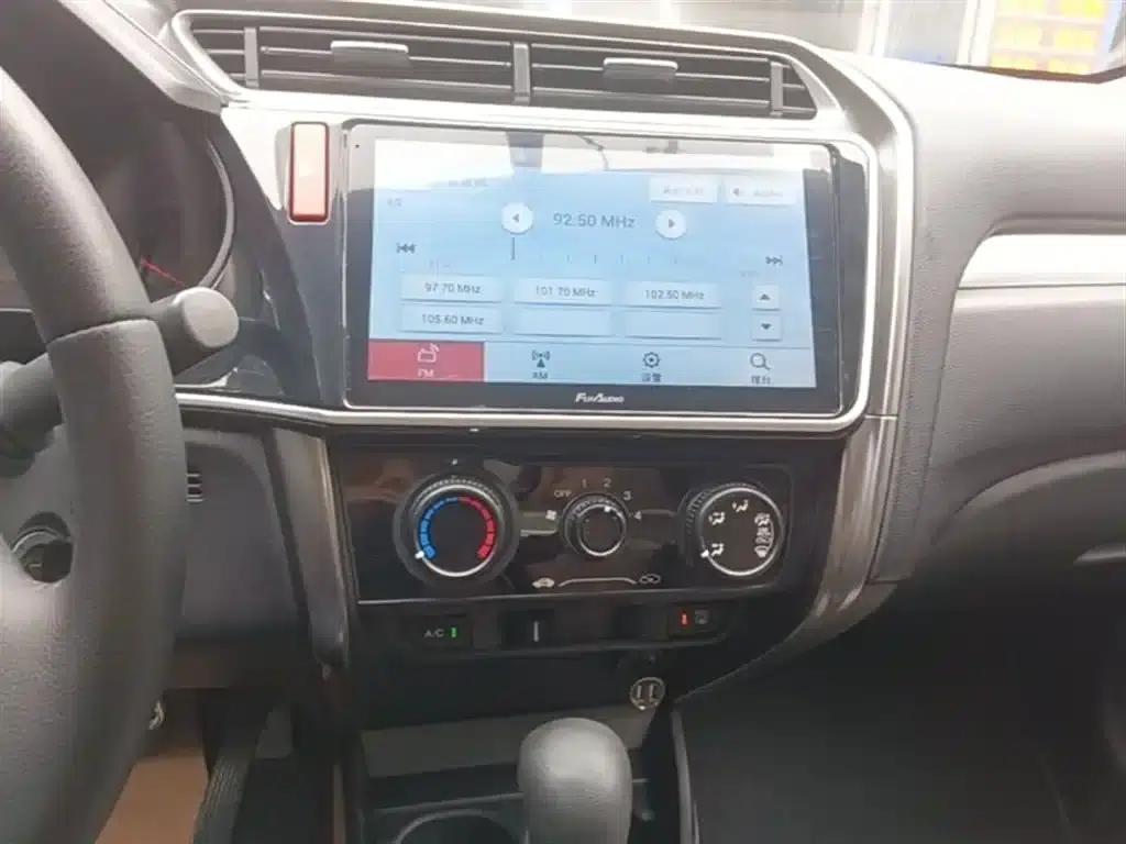 2016 Honda Greiz 1.5L CVT Classic Edition — миниатюра 13