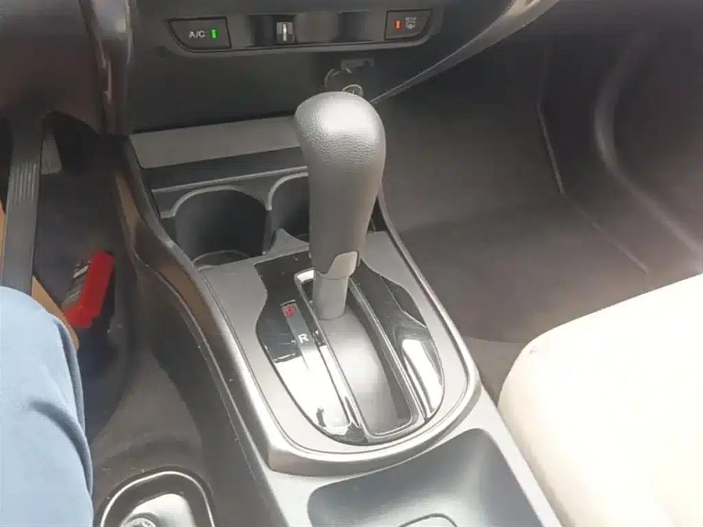 2016 Honda Greiz 1.5L CVT Classic Edition — миниатюра 14