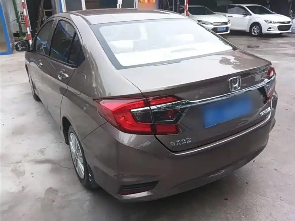 2016 Honda Greiz 1.5L CVT Classic Edition — миниатюра 5