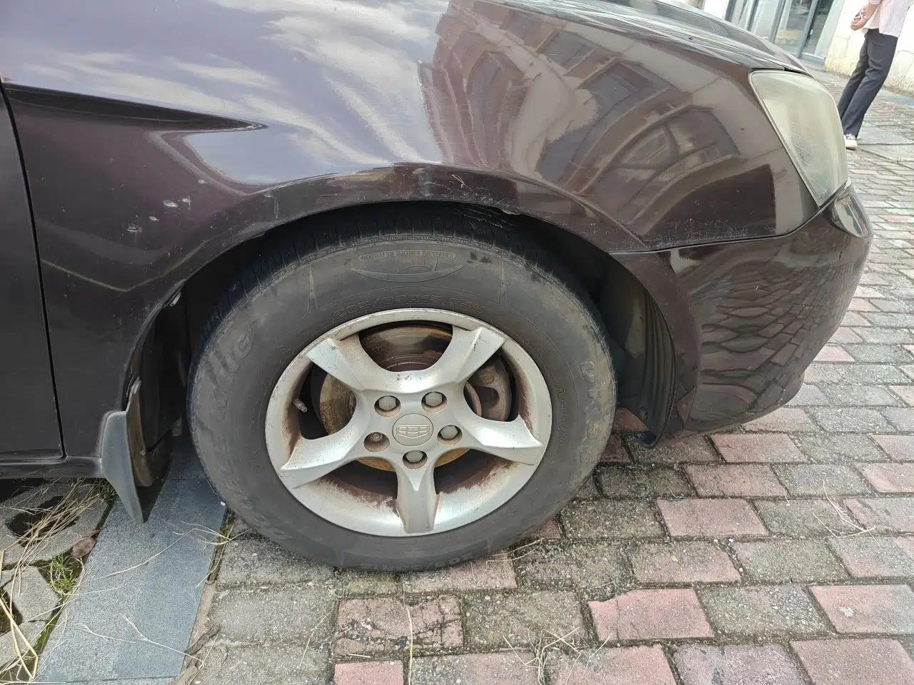 Geely Auto Classic Emgrand 2013 Sedan 1.5L Manual Entry-Level Model — миниатюра 8