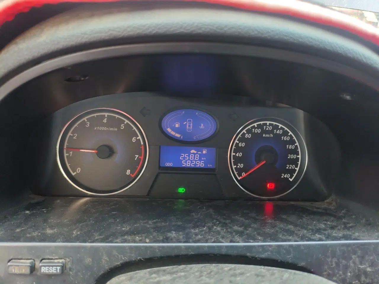 Geely Auto Classic Emgrand 2013 Sedan 1.5L Manual Entry-Level Model — миниатюра 12