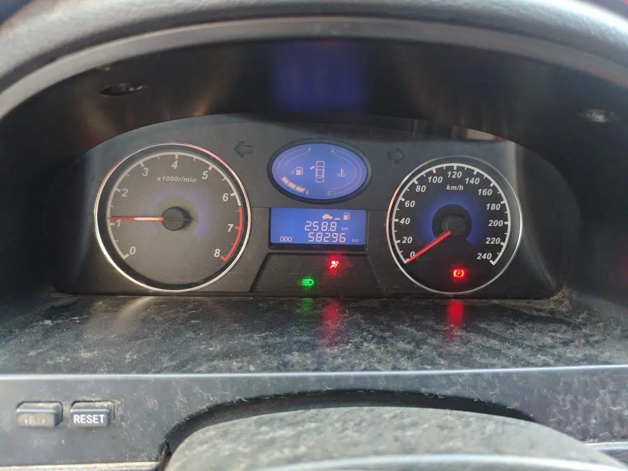 Geely Auto Classic Emgrand 2013 Sedan 1.5L Manual Entry-Level Model — миниатюра 13