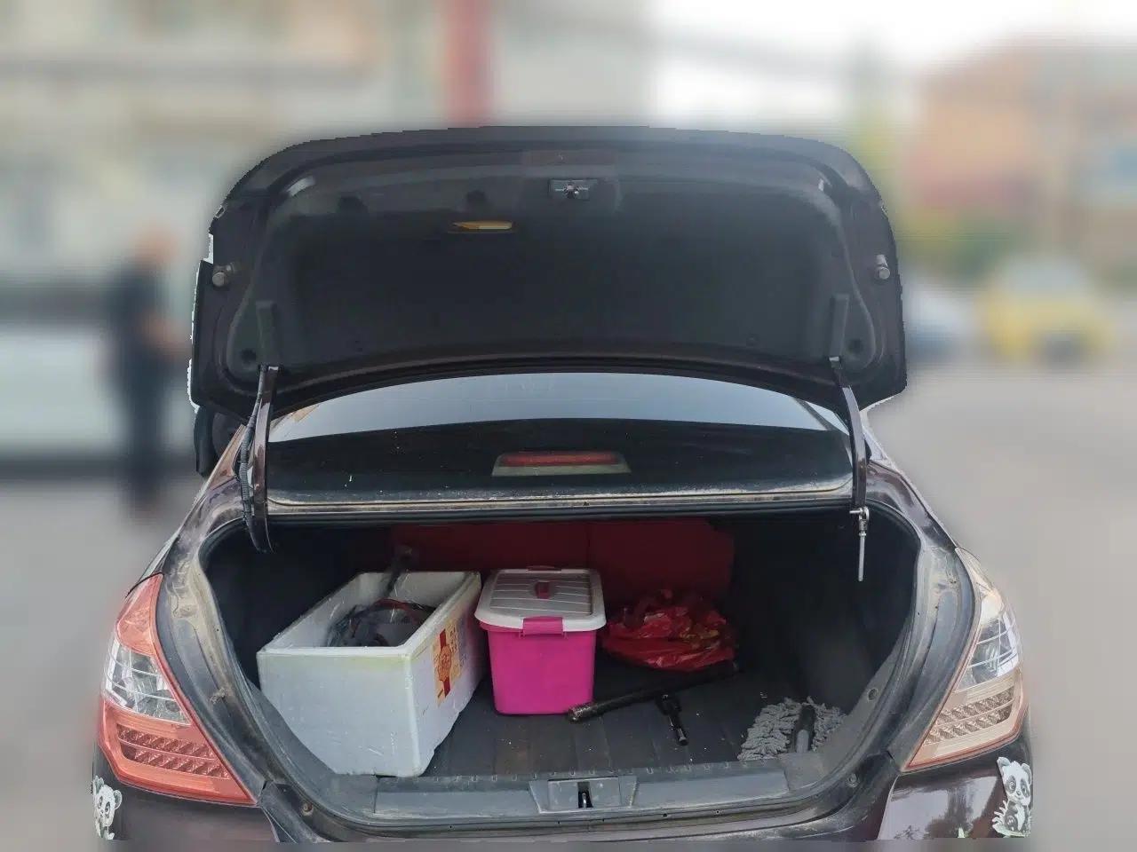 Geely Auto Classic Emgrand 2013 Sedan 1.5L Manual Entry-Level Model — миниатюра 20