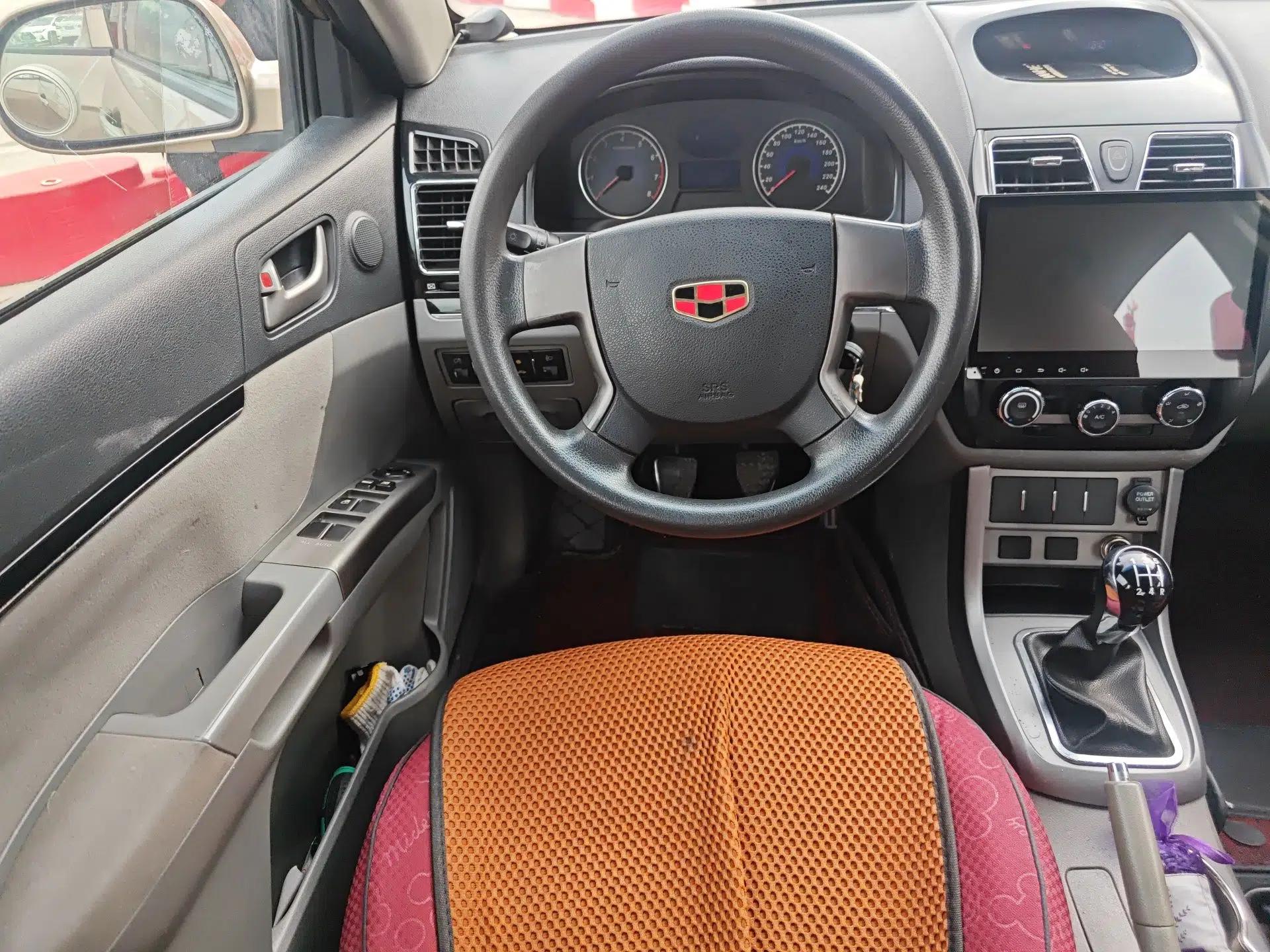 Geely Auto Classic Emgrand 2013 Sedan 1.5L Manual Entry-Level Model — миниатюра 11