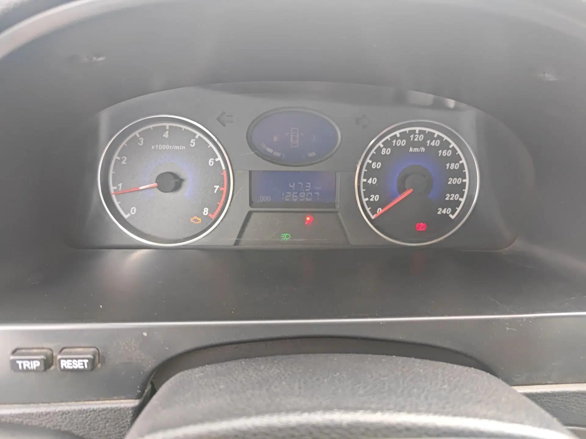Geely Auto Classic Emgrand 2013 Sedan 1.5L Manual Entry-Level Model — миниатюра 13
