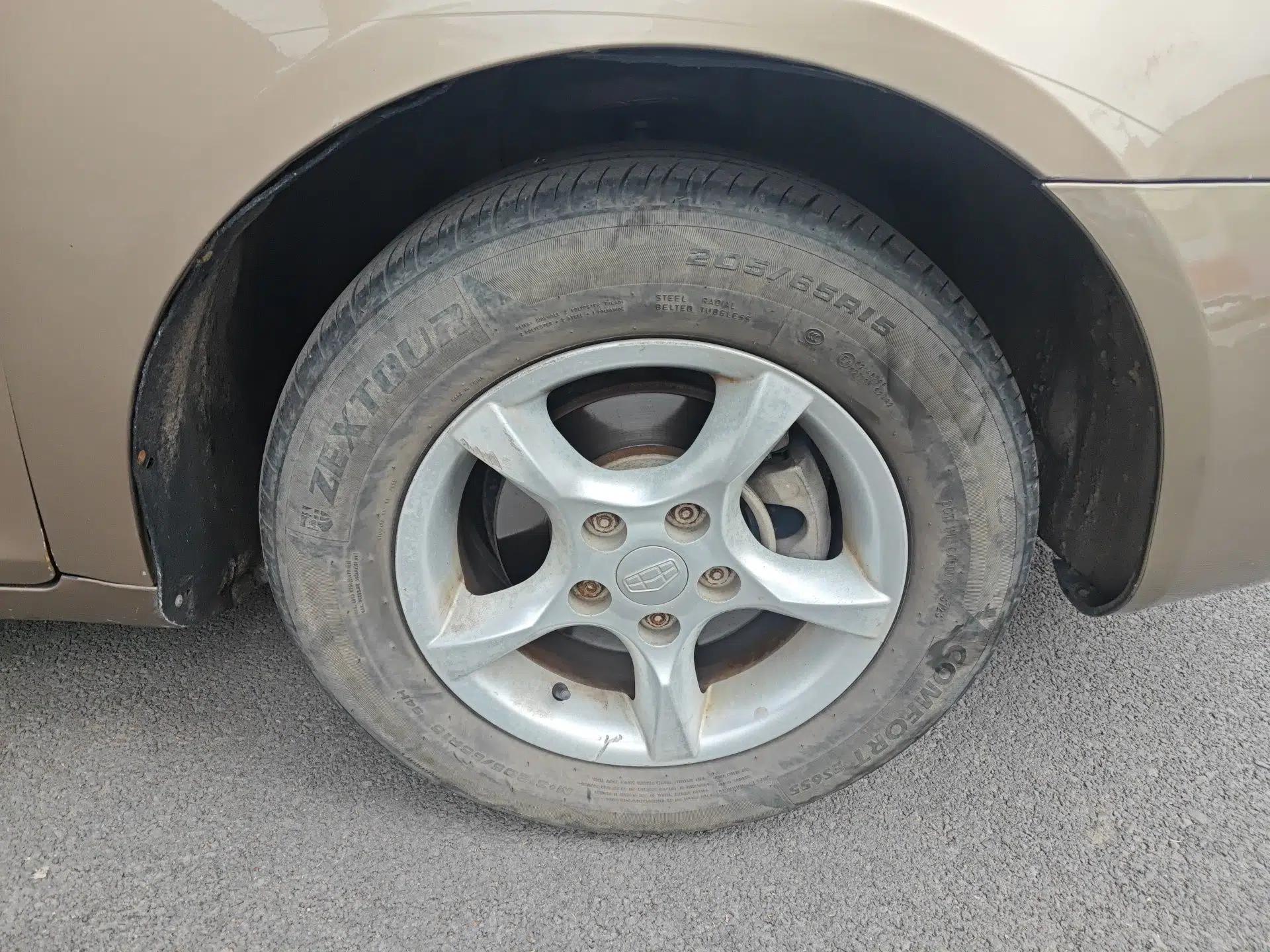 Geely Auto Classic Emgrand 2013 Sedan 1.5L Manual Entry-Level Model — миниатюра 8