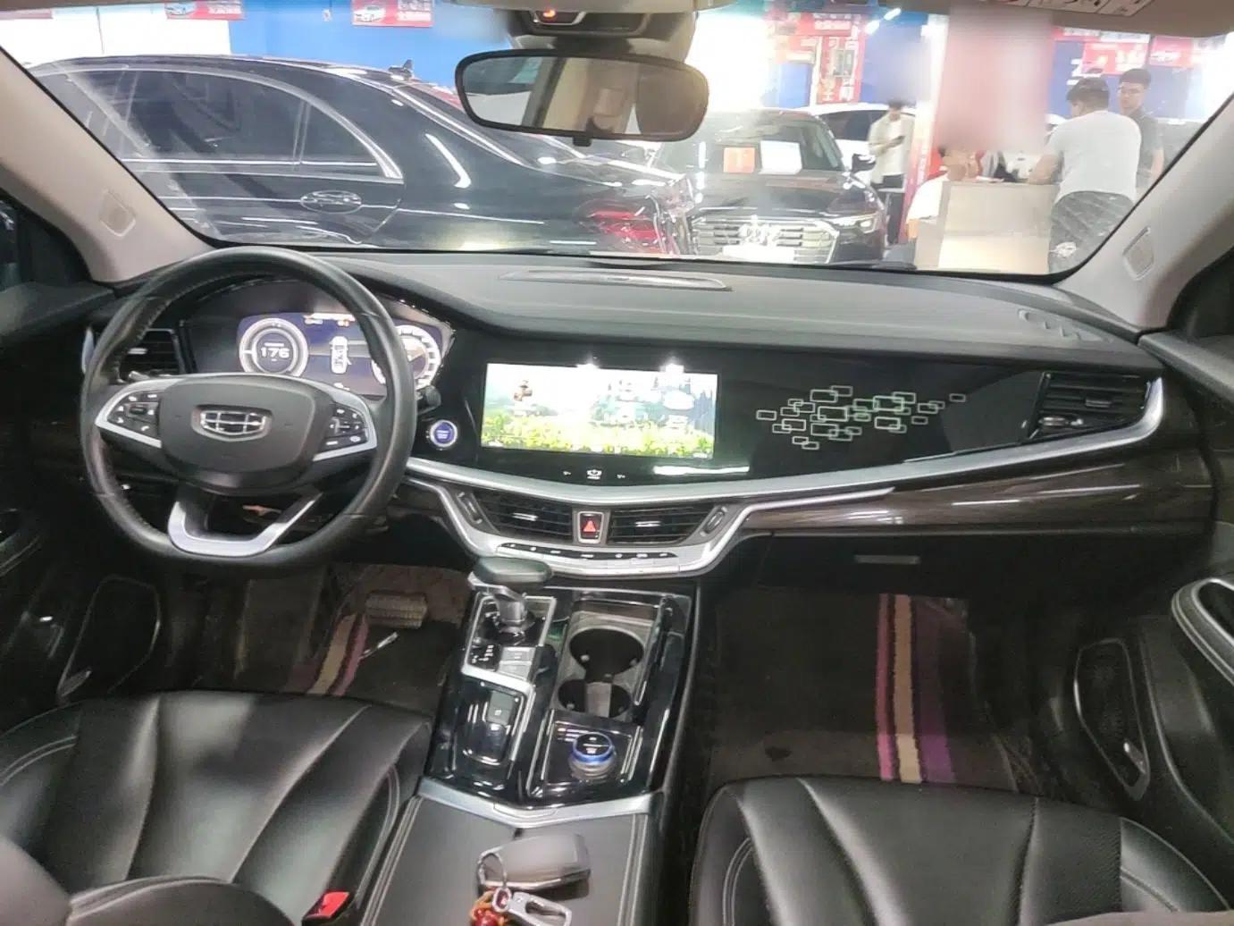 Geely Auto Emgrand GT New Energy 2022 1.5T PHEV Extended Range Prestige Version — миниатюра 13