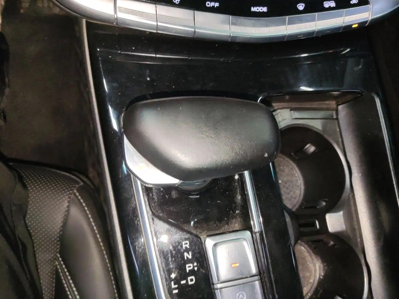 Geely Auto Emgrand GT New Energy 2022 1.5T PHEV Extended Range Prestige Version — миниатюра 17