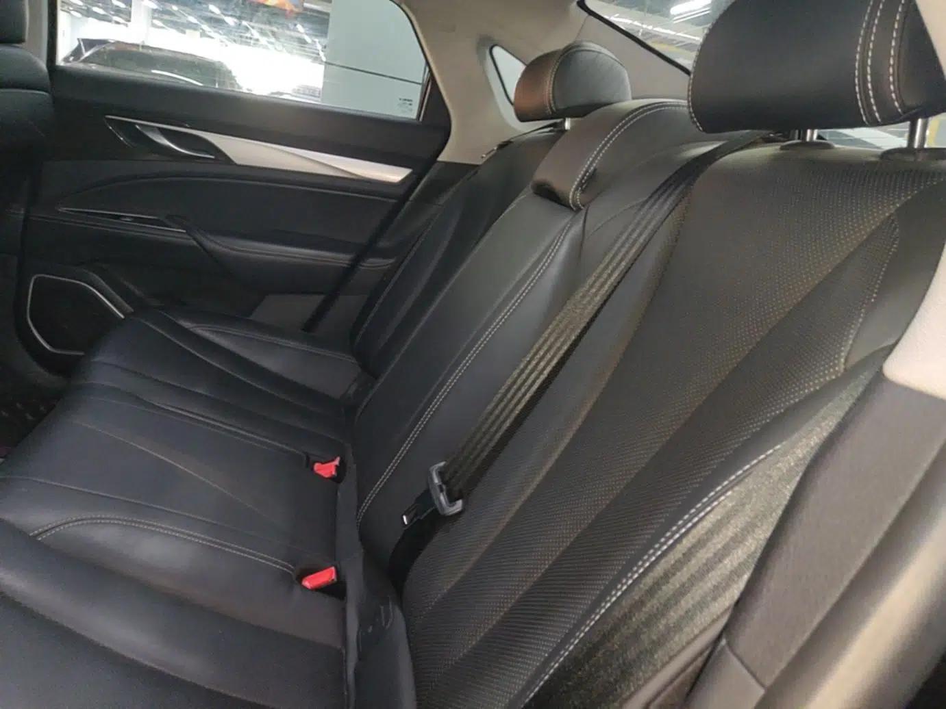 Geely Auto Emgrand GT New Energy 2022 1.5T PHEV Extended Range Prestige Version — миниатюра 20