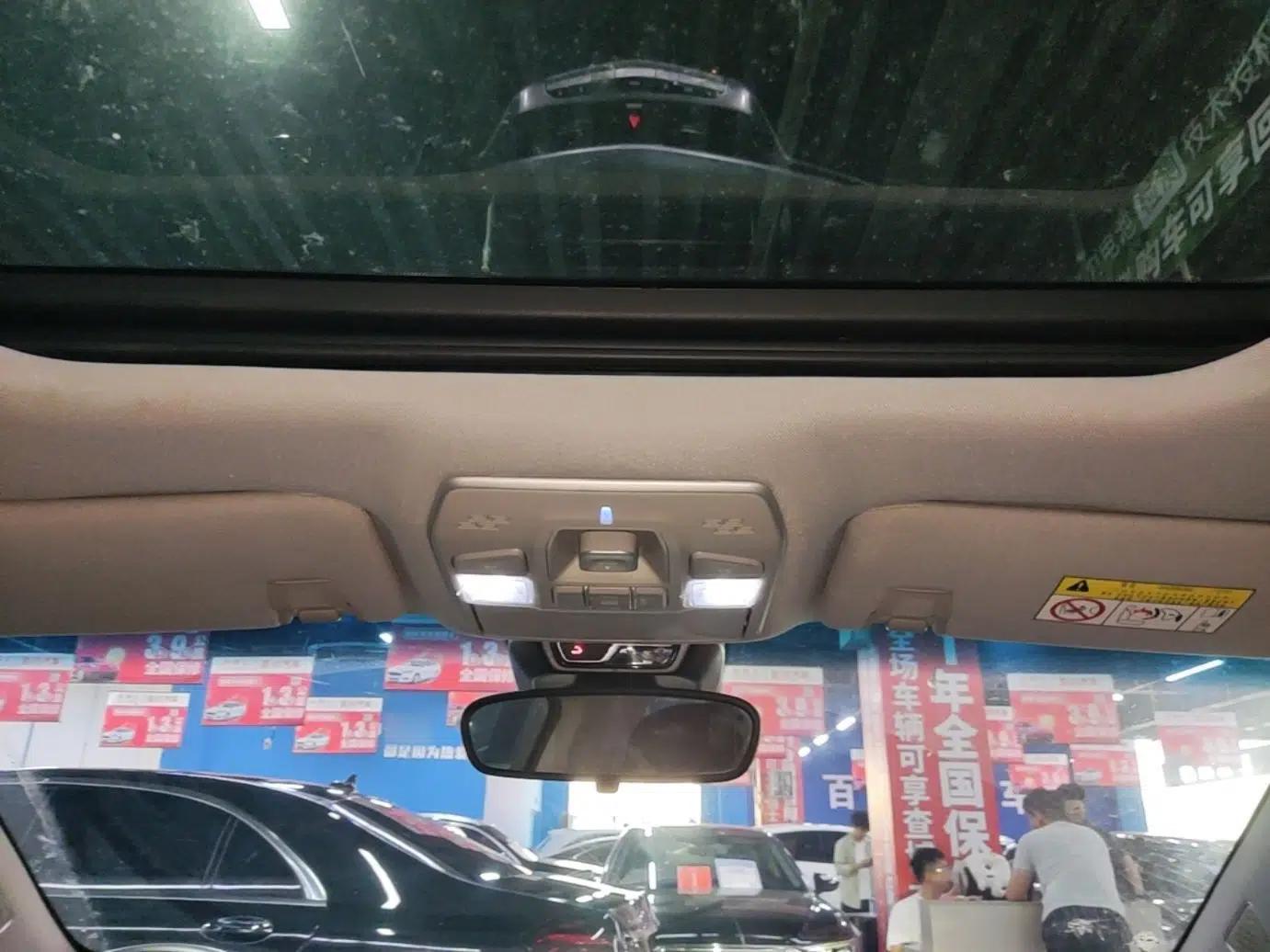 Geely Auto Emgrand GT New Energy 2022 1.5T PHEV Extended Range Prestige Version — миниатюра 21