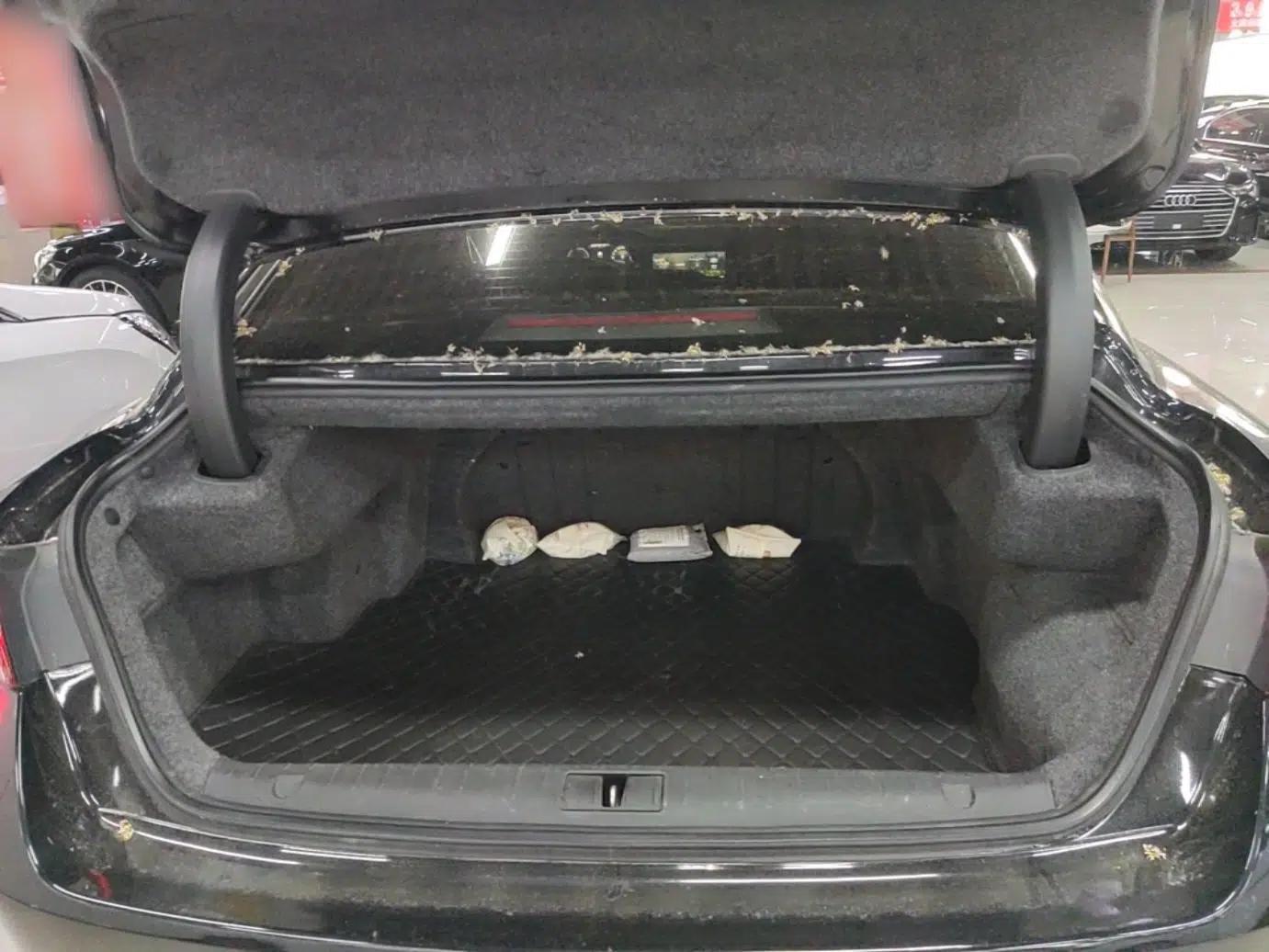 Geely Auto Emgrand GT New Energy 2022 1.5T PHEV Extended Range Prestige Version — миниатюра 22
