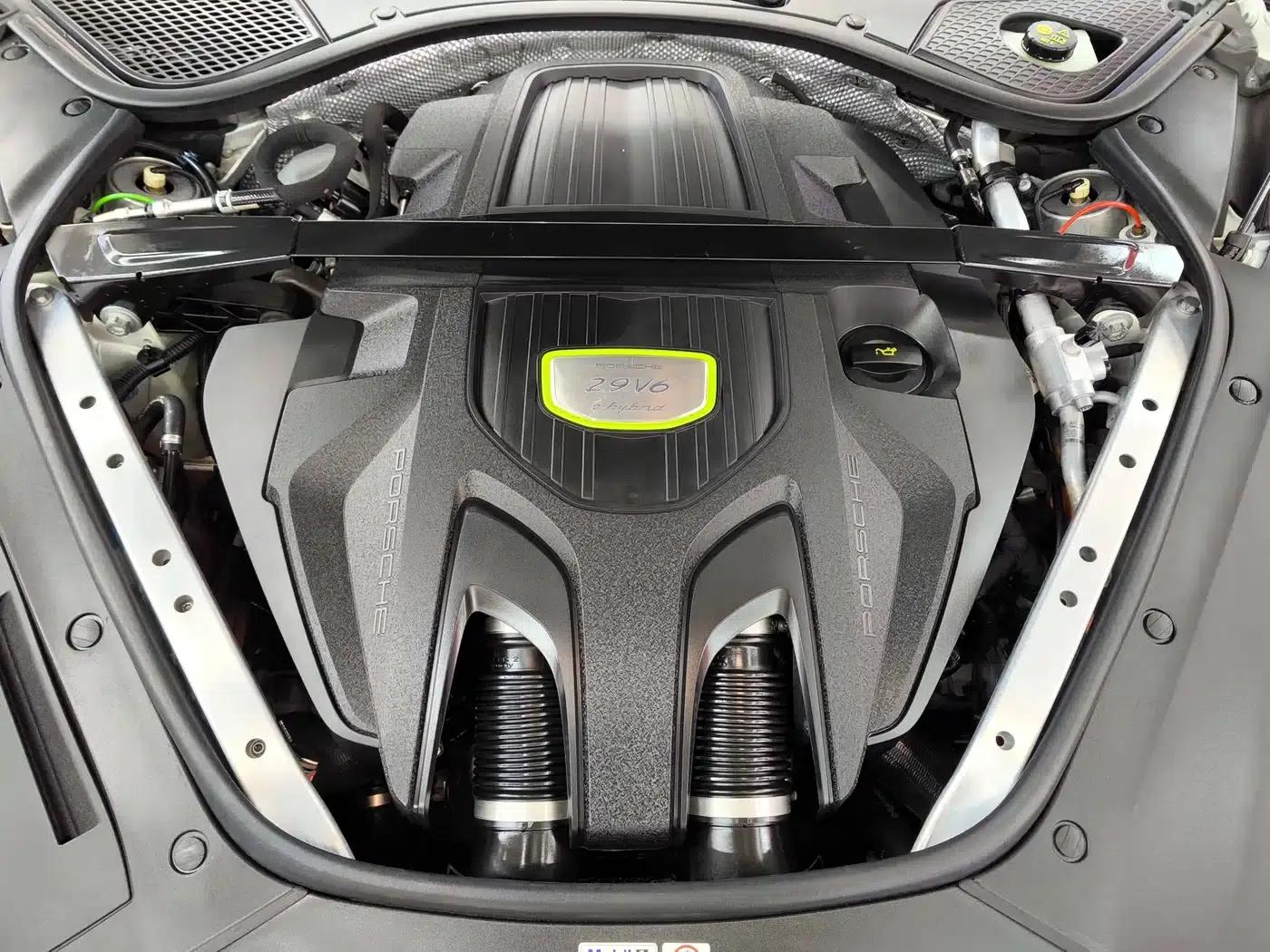 2017 Panamera 4 E-Hybrid Executive Long Wheelbase 2.9T — миниатюра 31