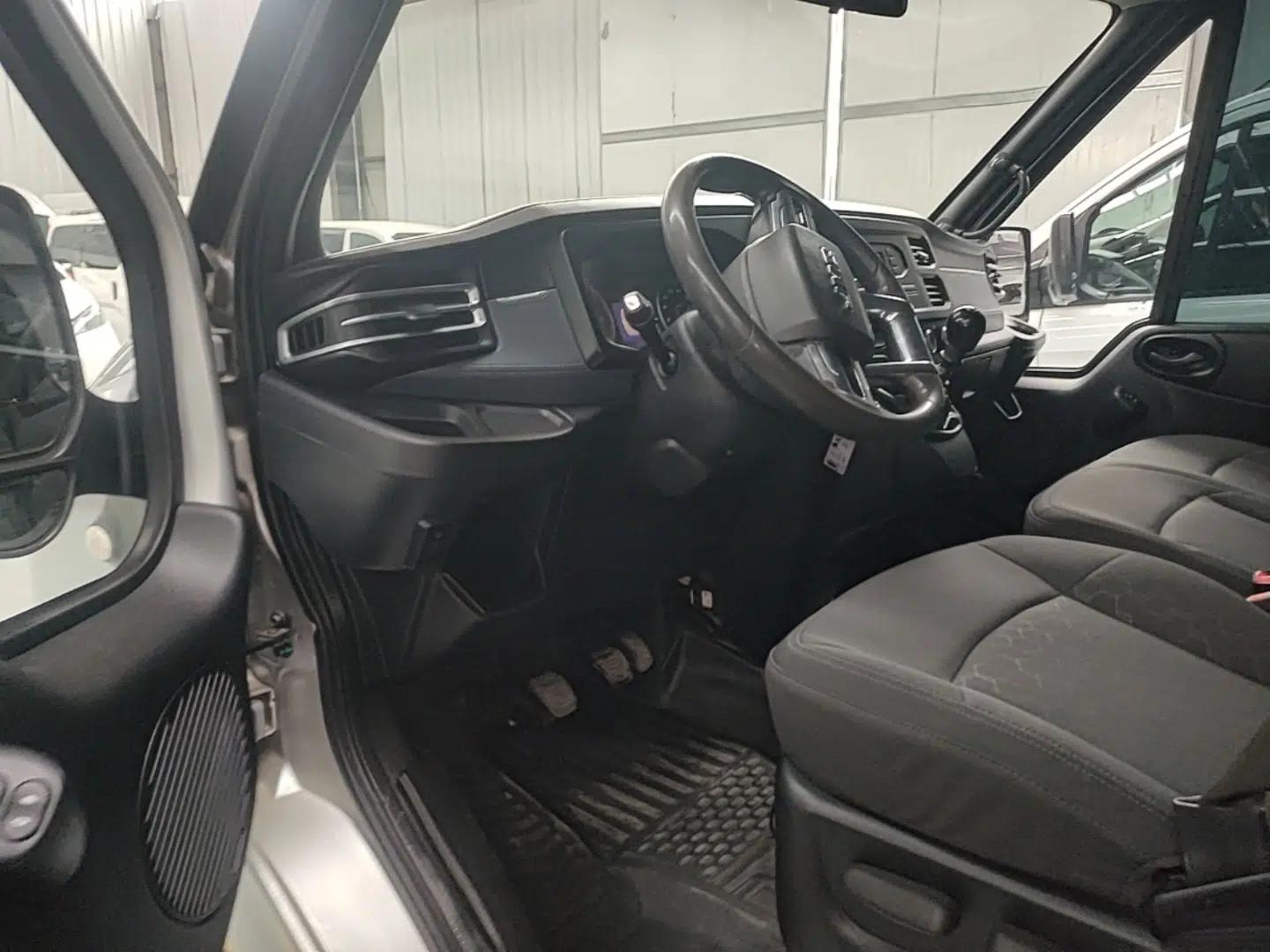 JMC Fushun 2022 2.0T Manual Multi-Function Passenger Vehicle Short Wheelbase Low Roof 6-Seater — миниатюра 18