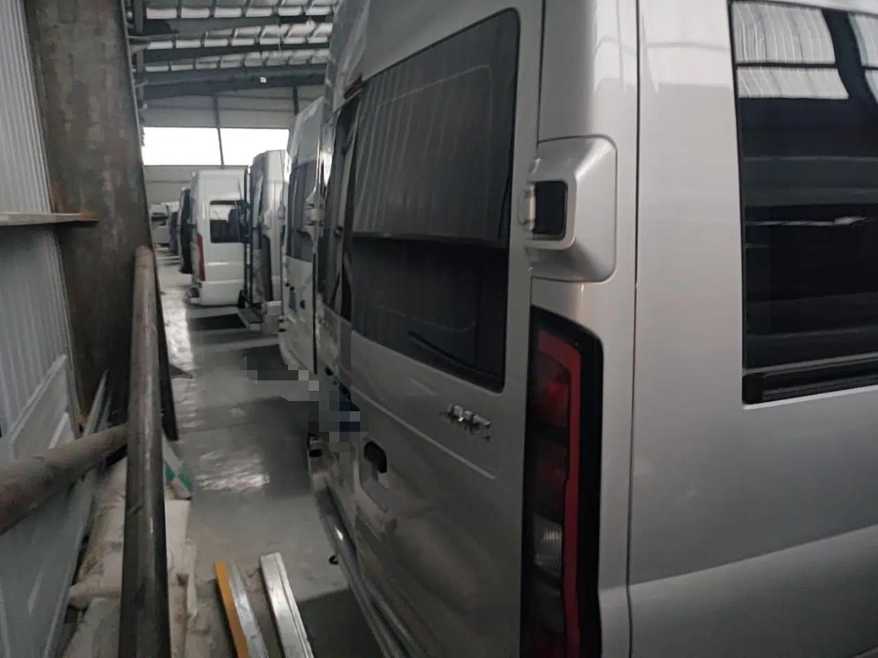 JMC Fushun 2023 2.0T Manual Mid-axle Mid-roof Commercial Multi-purpose 6-Seater Passenger Vehicle — миниатюра 5