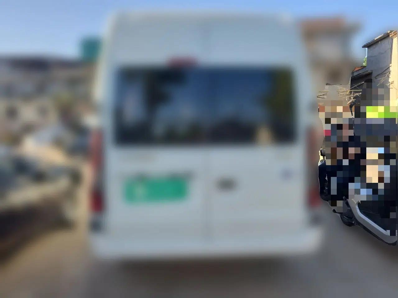 JMC Fushun 2023 2.0T Manual Short Wheelbase Mid-Height Passenger Version Business-Class 7-Seater (Non-Commercial) — миниатюра 5