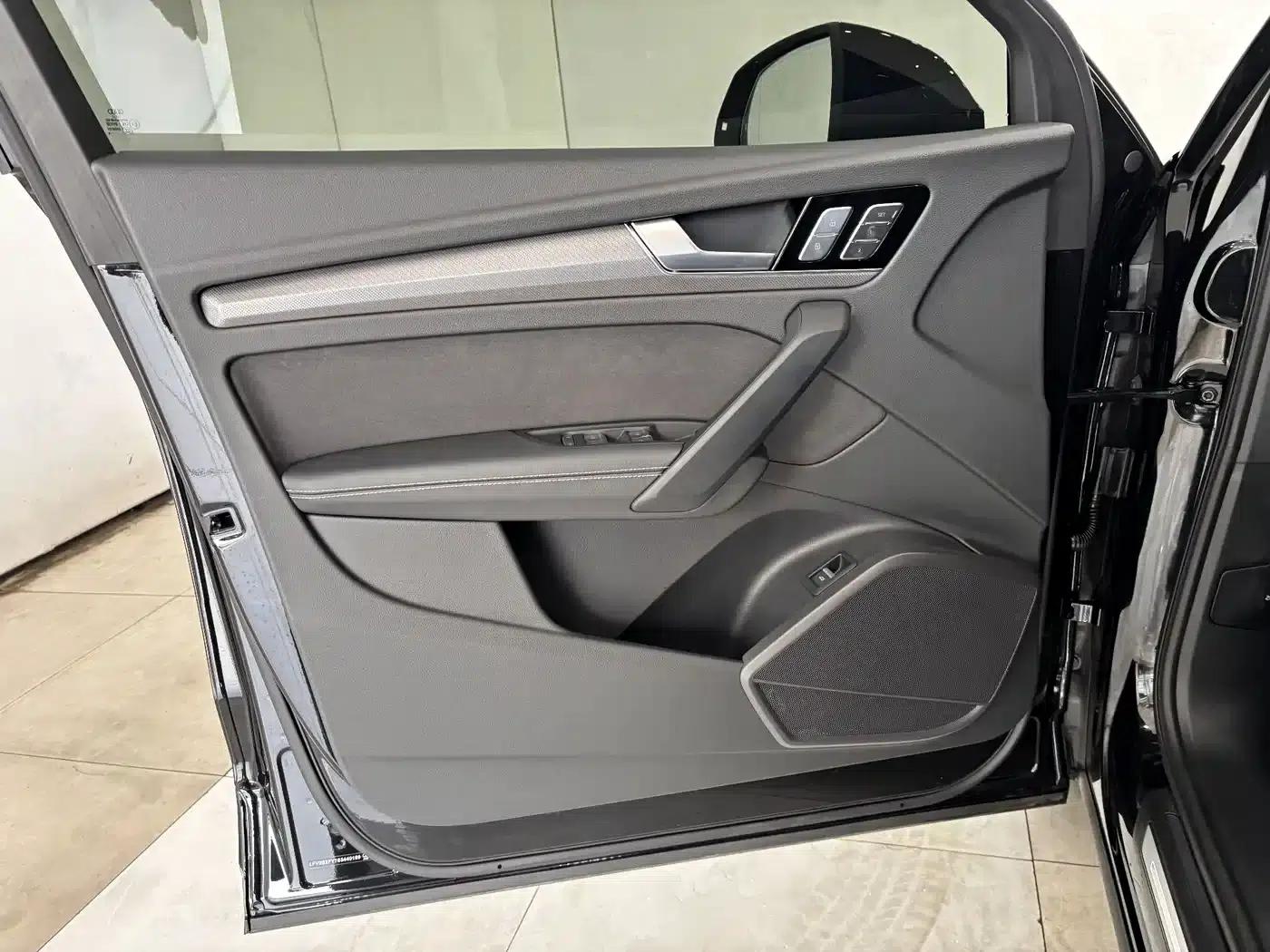 Audi Q5L Sportback 2025 quattro 45th Anniversary Edition 40 TFSI Luxury — миниатюра 11