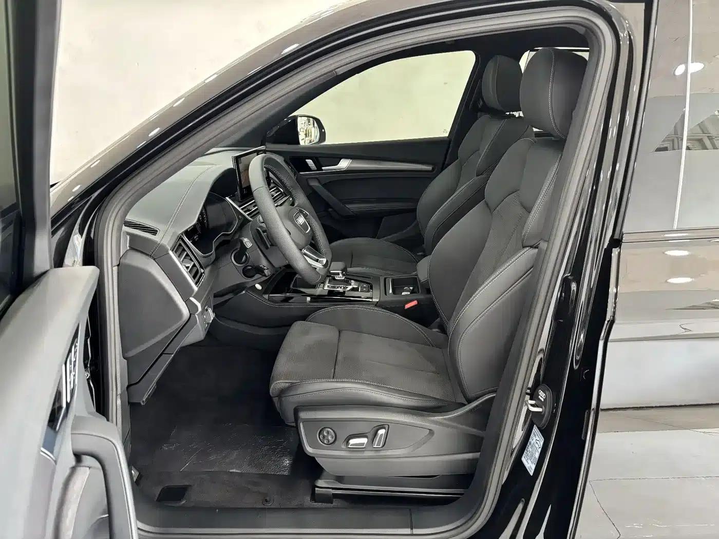 Audi Q5L Sportback 2025 quattro 45th Anniversary Edition 40 TFSI Luxury — миниатюра 12
