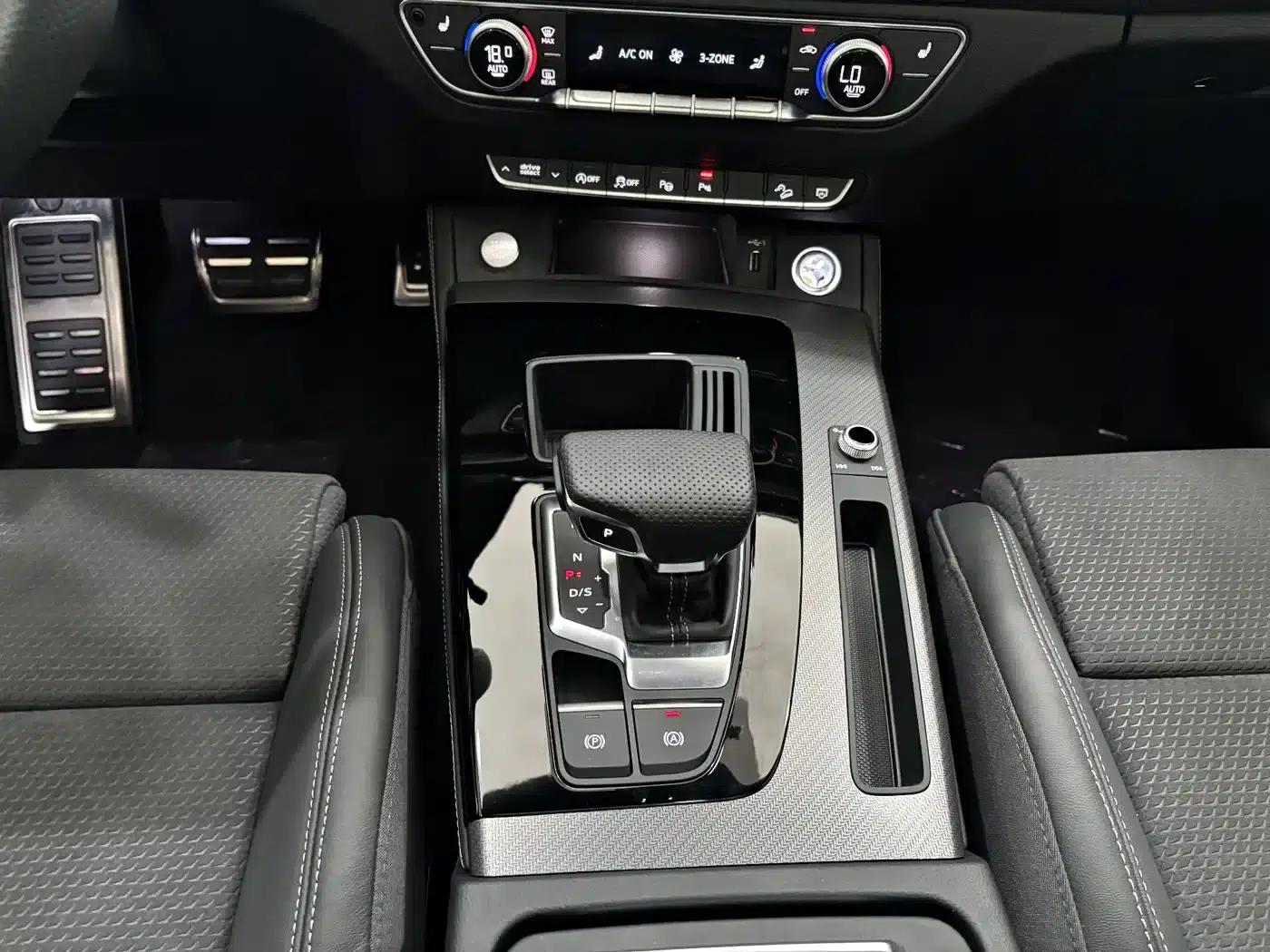 Audi Q5L Sportback 2025 quattro 45th Anniversary Edition 40 TFSI Luxury — миниатюра 19