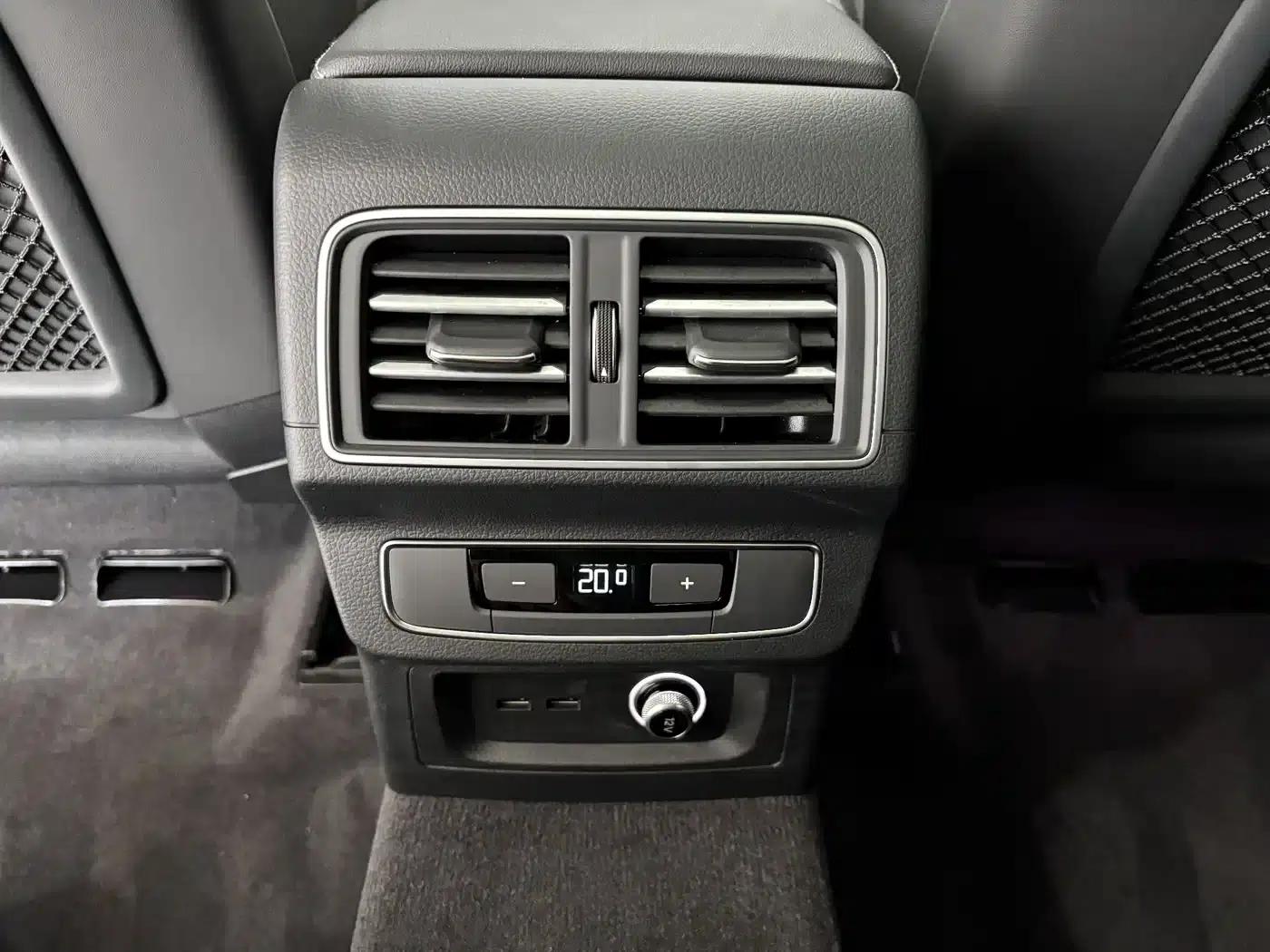 Audi Q5L Sportback 2025 quattro 45th Anniversary Edition 40 TFSI Luxury — миниатюра 20