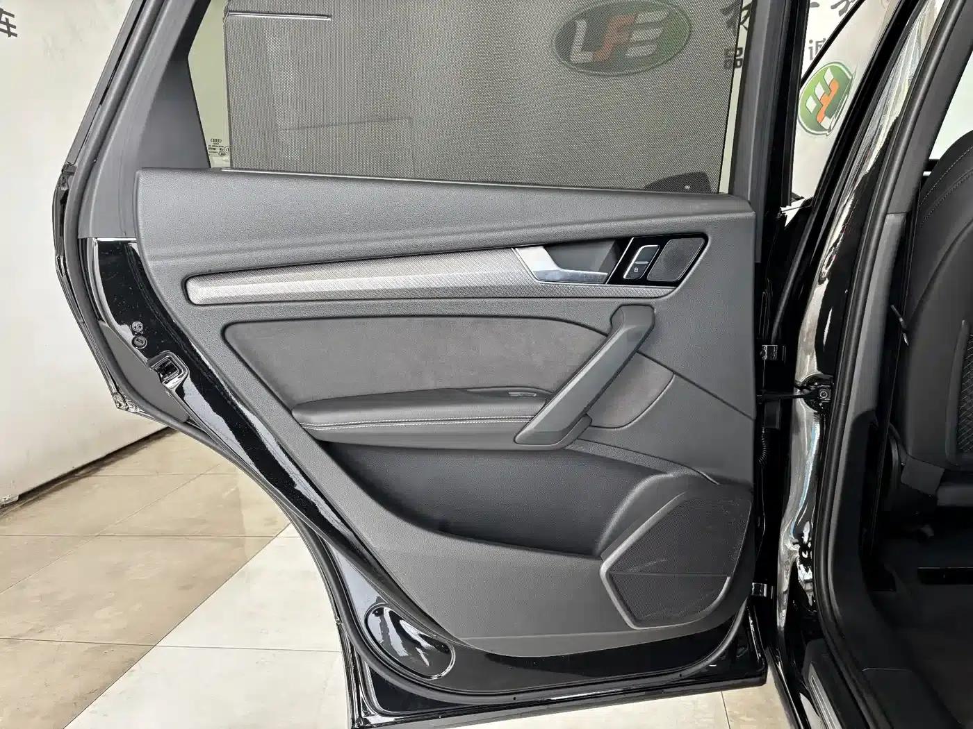 Audi Q5L Sportback 2025 quattro 45th Anniversary Edition 40 TFSI Luxury — миниатюра 21