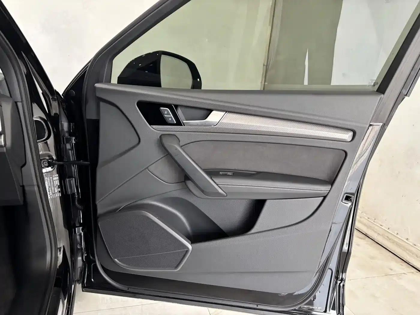 Audi Q5L Sportback 2025 quattro 45th Anniversary Edition 40 TFSI Luxury — миниатюра 25