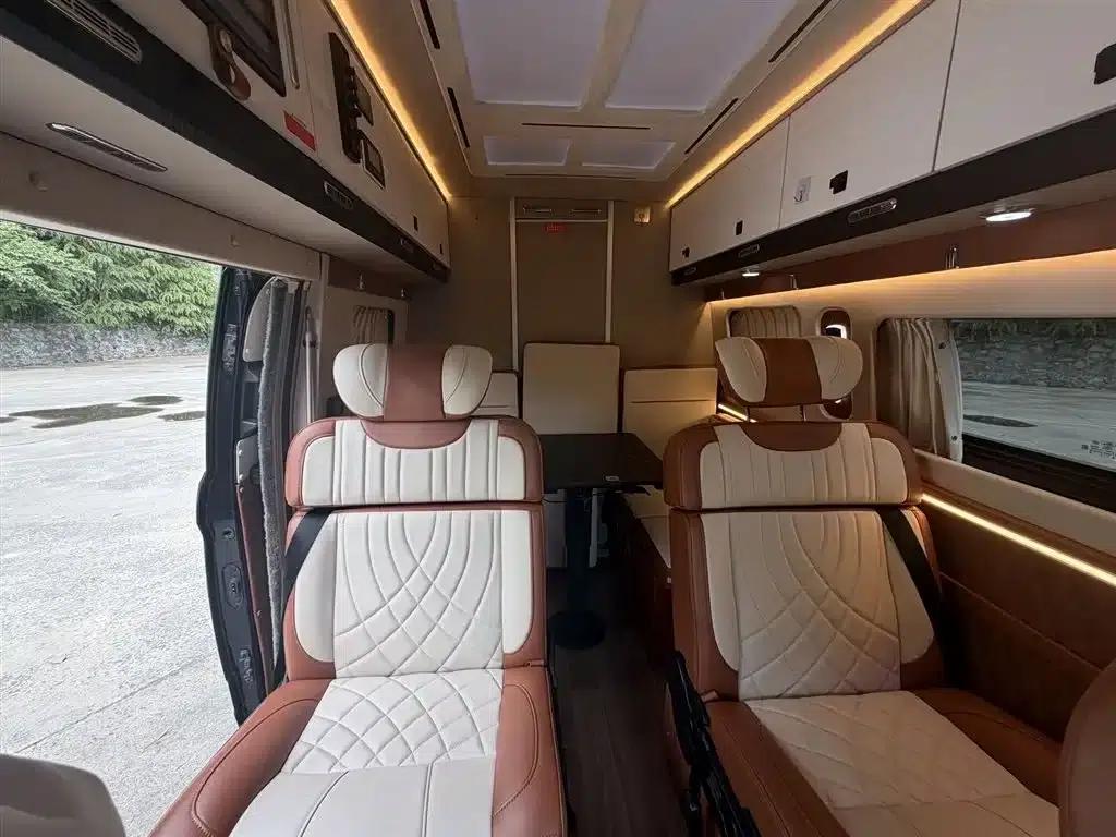 Ford Transit T8 2024 T8 2.3T Diesel Automatic Mid-Wheelbase Mid-Roof 6-Seater Multi-Functional Version 2/2/2 — миниатюра 7
