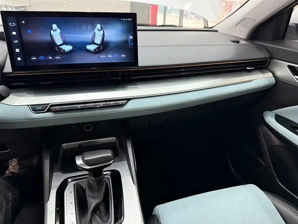 Geely Emgrand L 2022 1.4T CVT Supreme Edition — миниатюра 12