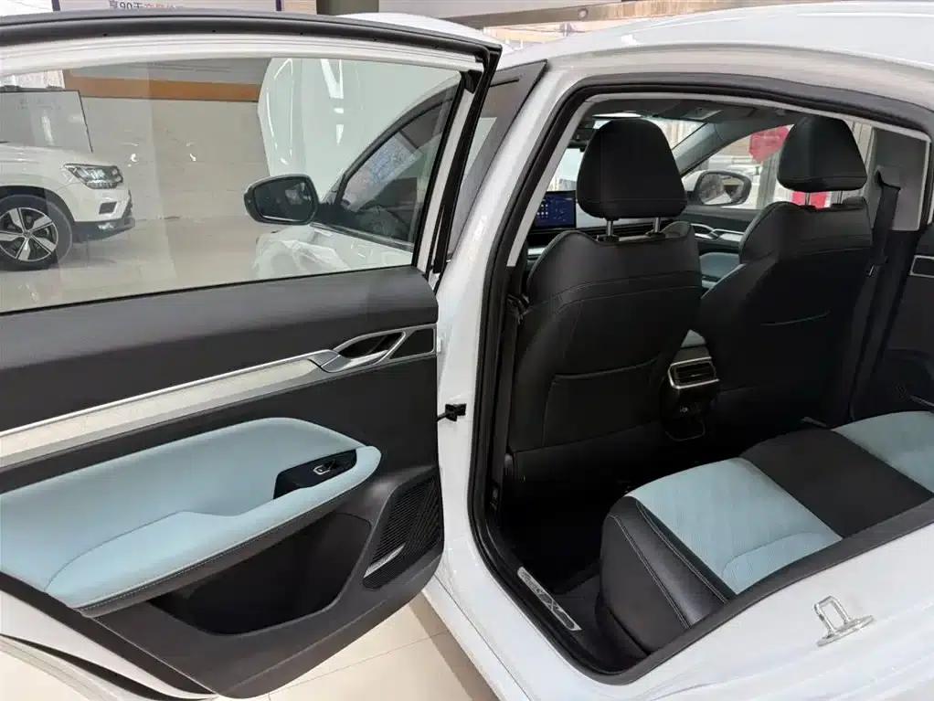 Geely Emgrand L 2022 1.4T CVT Supreme Edition — миниатюра 17