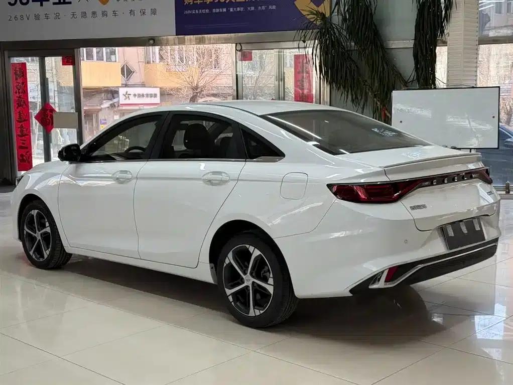 Geely Emgrand L 2022 1.4T CVT Supreme Edition — миниатюра 6
