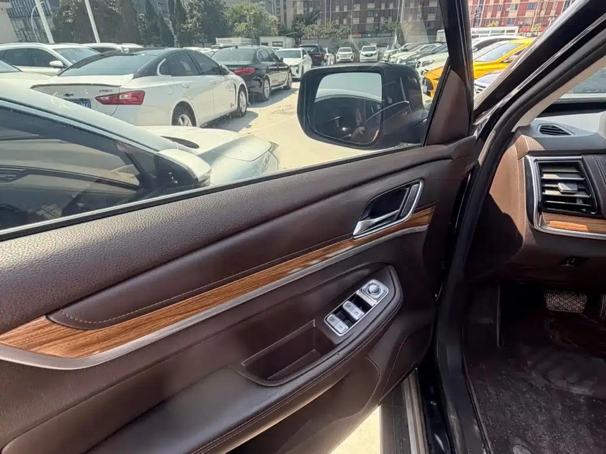 Roewe RX8 2018 30T Intelligent Internet Four-Wheel Drive Supreme Edition — миниатюра 7