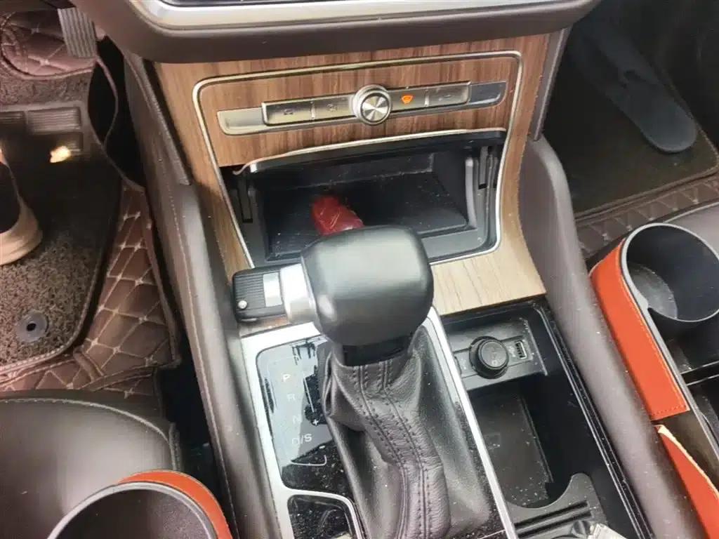 Roewe RX8 2019 30T Intelligent Internet Two-Wheel Drive Super Flagship Edition — миниатюра 7
