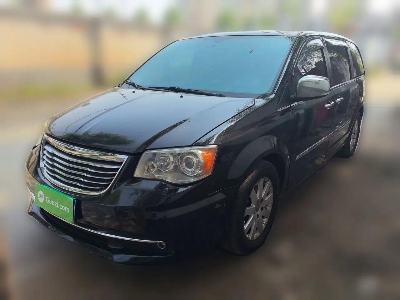 Chrysler Grand Voyager 2013 3.6L Luxury Edition — миниатюра 1