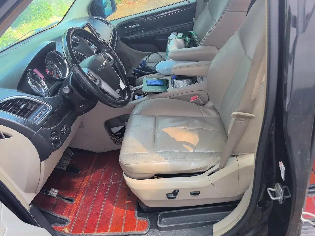 Chrysler Grand Voyager 2013 3.6L Luxury Edition — миниатюра 16