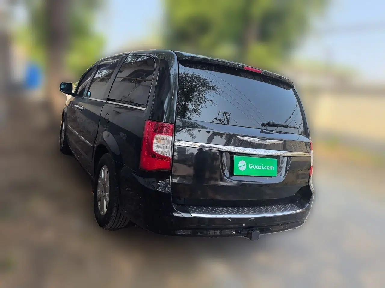 Chrysler Grand Voyager 2013 3.6L Luxury Edition — миниатюра 4
