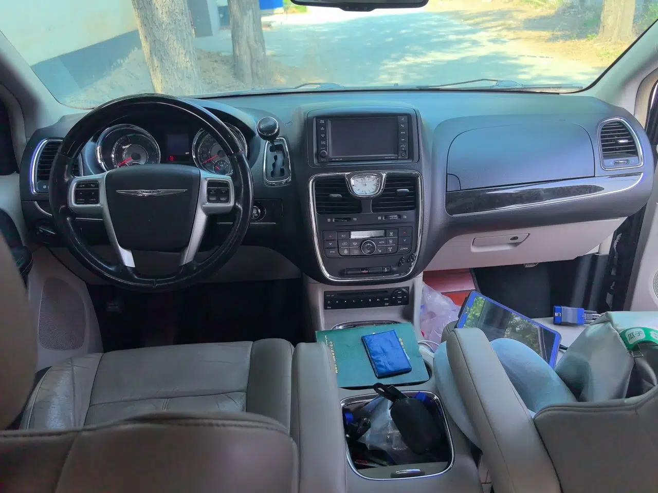Chrysler Grand Voyager 2013 3.6L Luxury Edition — миниатюра 10
