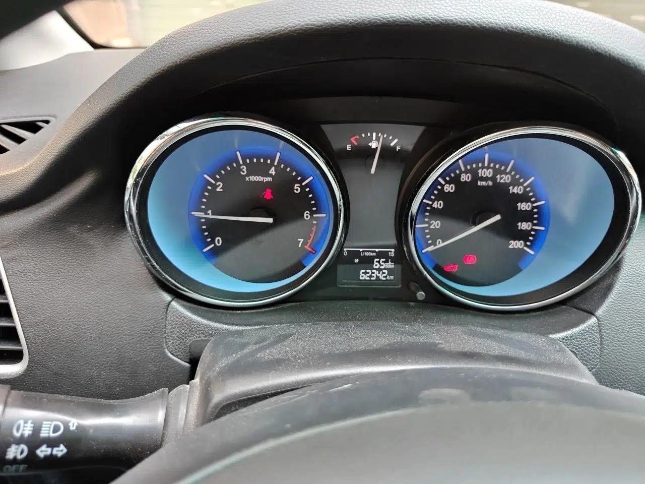 Cowin C3 2015 1.5L Manual Gold Diamond Edition — миниатюра 12