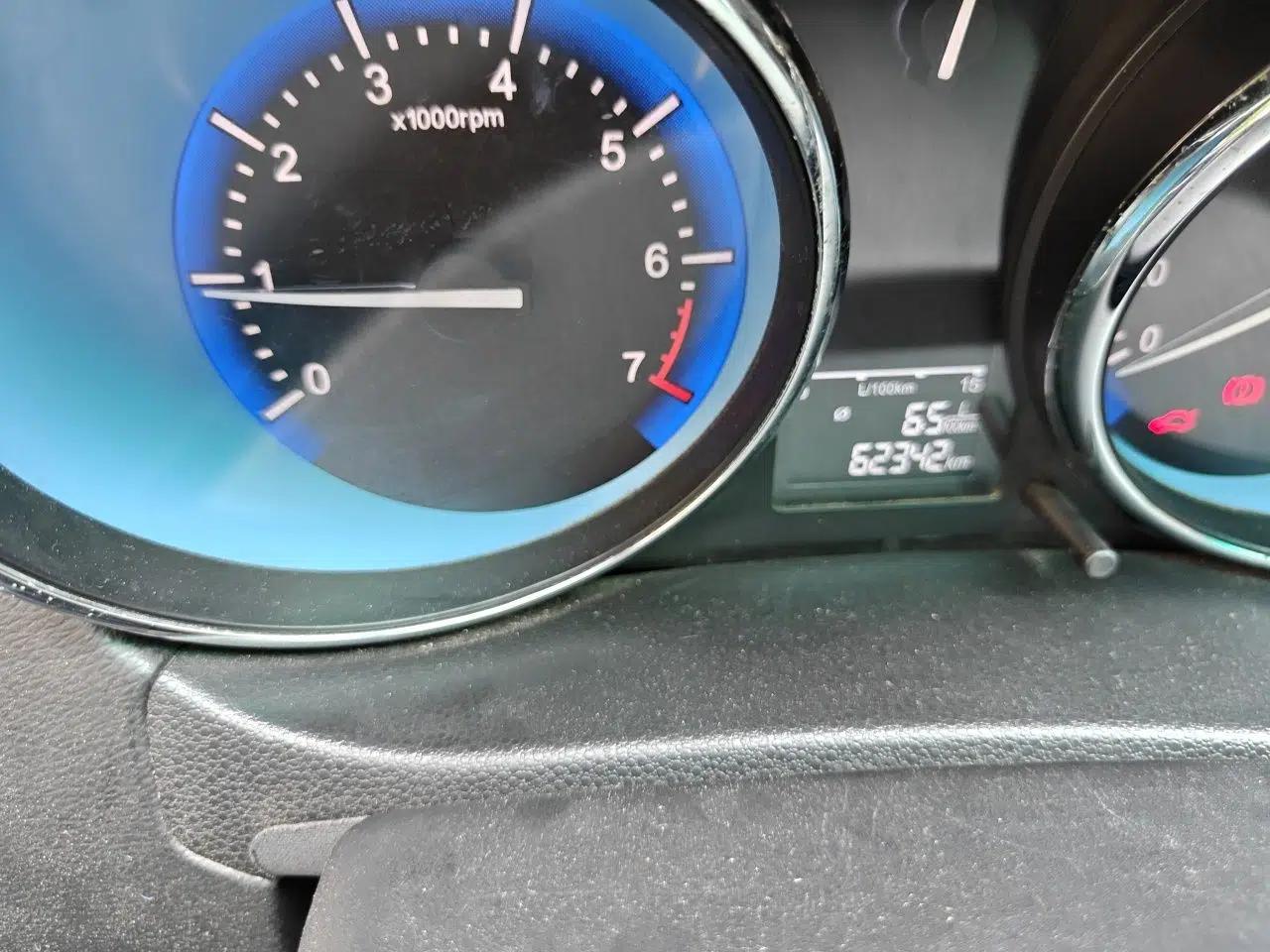 Cowin C3 2015 1.5L Manual Gold Diamond Edition — миниатюра 13