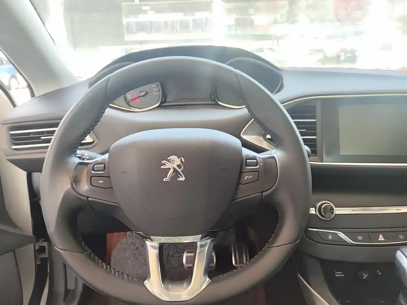 Peugeot 308S 2015 1.6T Automatic Sporty Edition — миниатюра 4