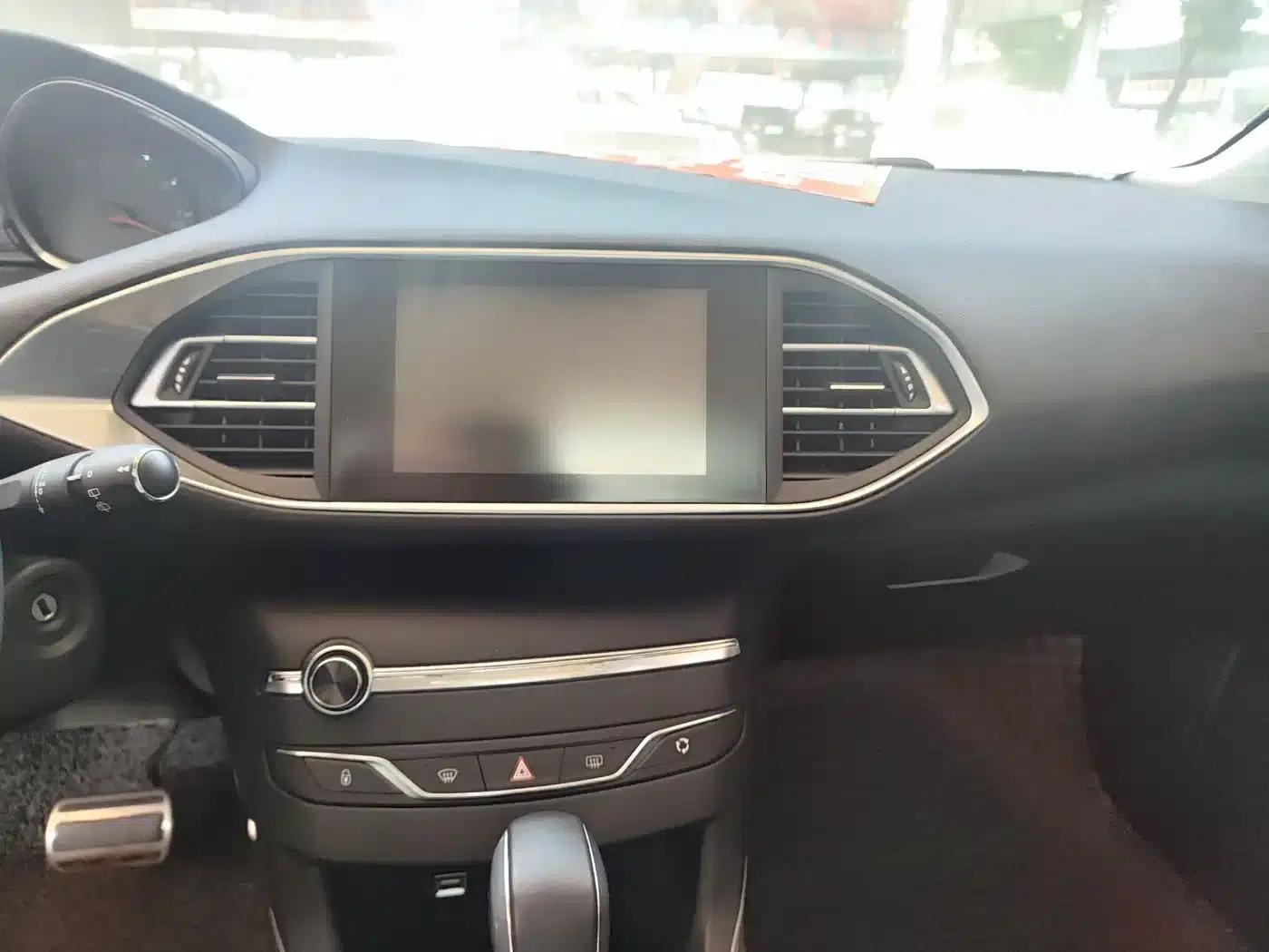 Peugeot 308S 2015 1.6T Automatic Sporty Edition — миниатюра 6