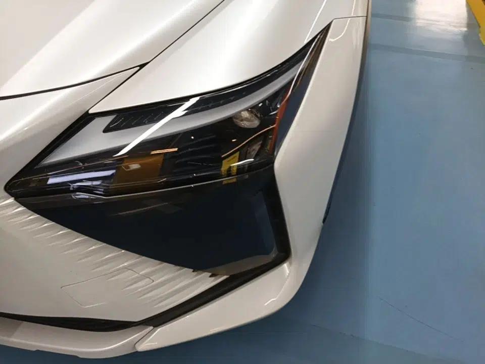 Lexus RZ 2023 450e All-Wheel Drive Luxury Edition — миниатюра 9