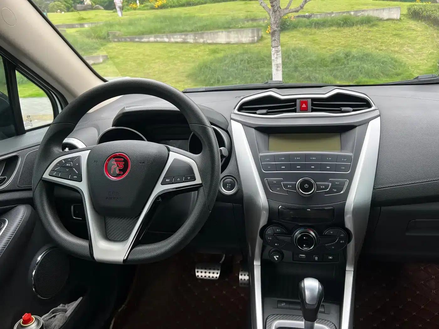 2017 Yuan 1.5L Automatic Cool and Stylish Model — миниатюра 14