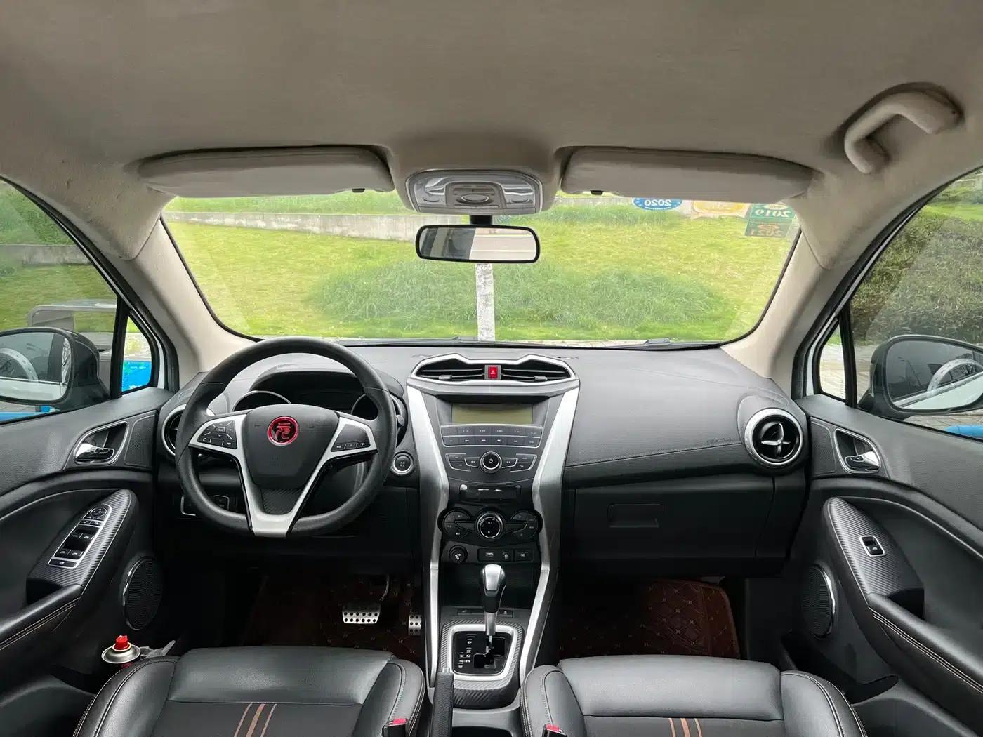 2017 Yuan 1.5L Automatic Cool and Stylish Model — миниатюра 15