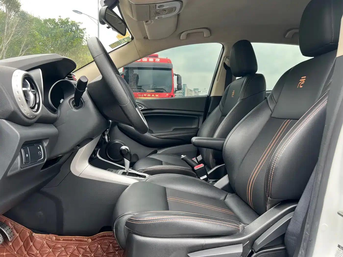 2017 Yuan 1.5L Automatic Cool and Stylish Model — миниатюра 19